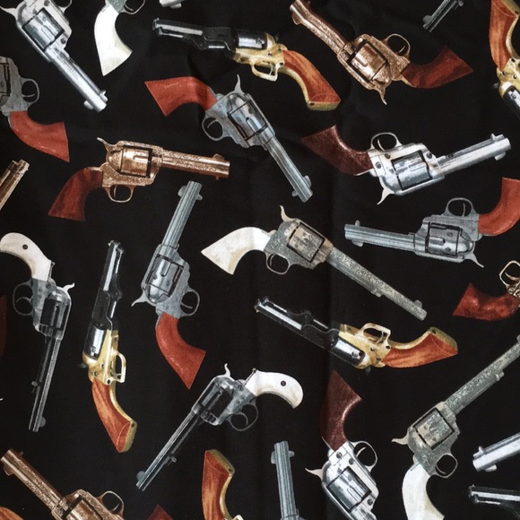 Revolver / Pistol / Gun Print Quilting Fabric - Picture 7 of 11